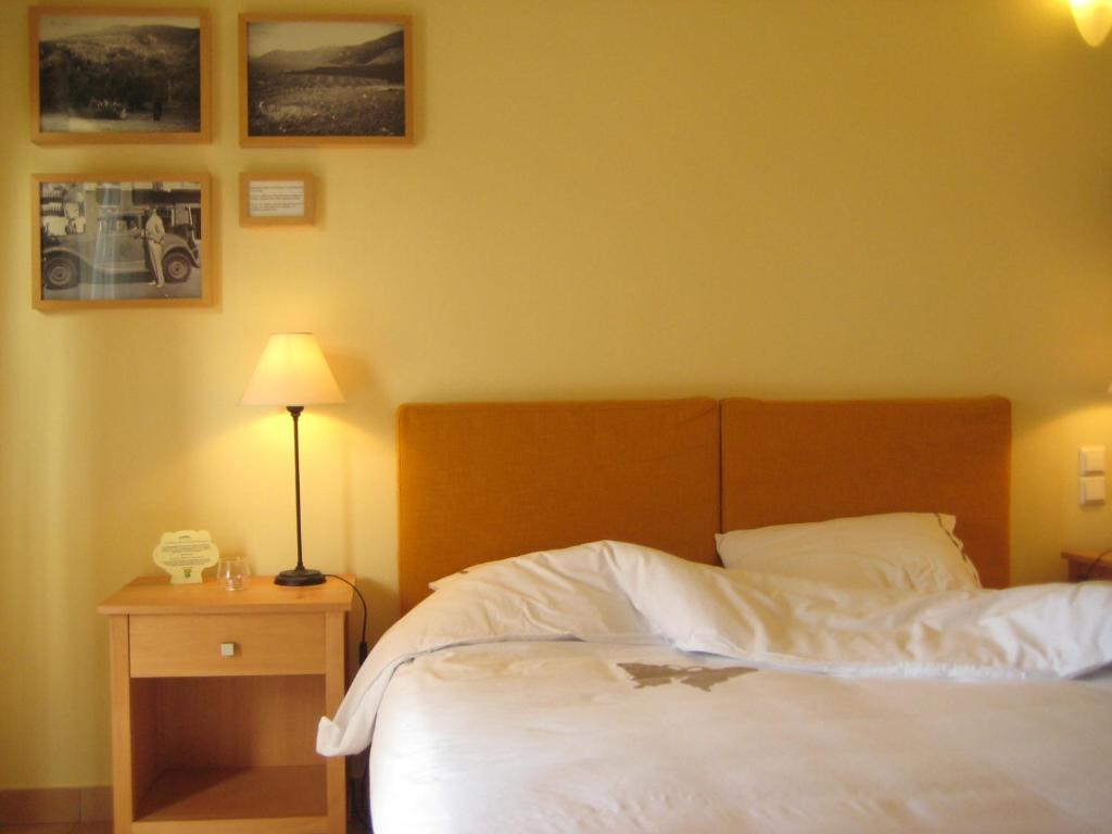 Eleonas Hotel Rovies Exterior photo